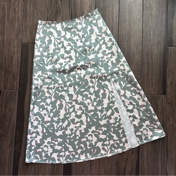 Hugo Boss Veconty Floral Side Slit Midi Skirt in Green Sz 8 - Picture 4 of 11